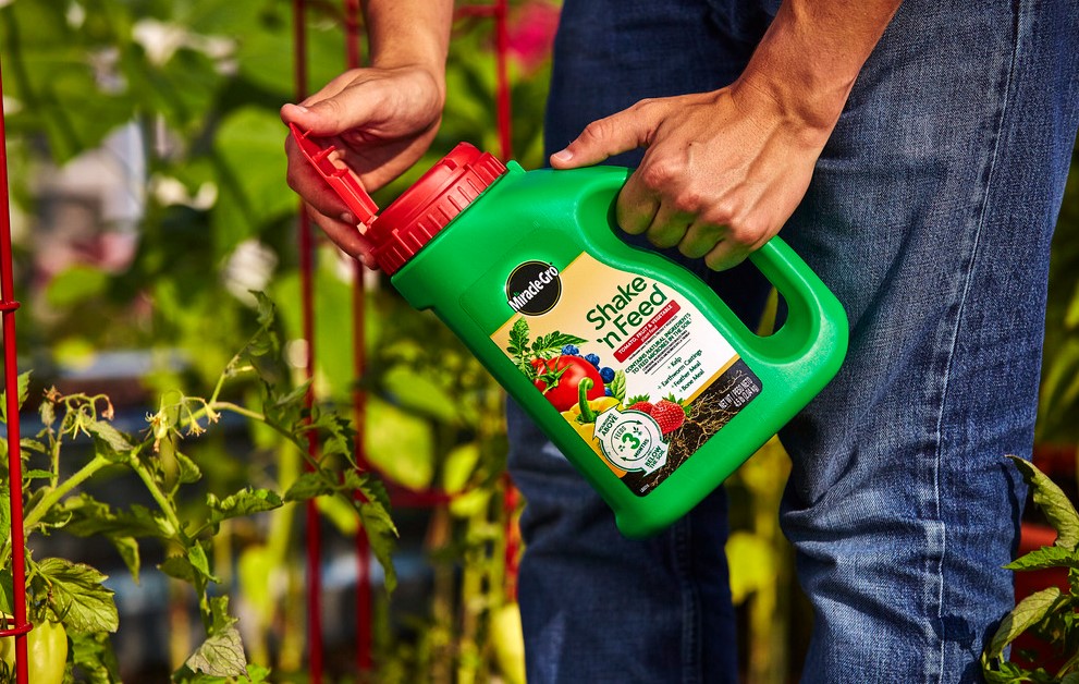 Miracle Gro Shake n Feed Tomato Fruit and Vegetable 2.04KG 4
