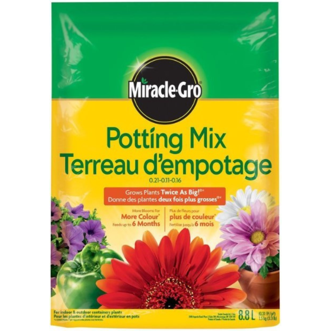 Miracle-Gro® Potting Mix 0.21-0.11-0.16 8.8 L