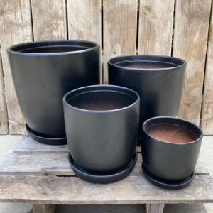 Eastham Egg Pot Matte Black